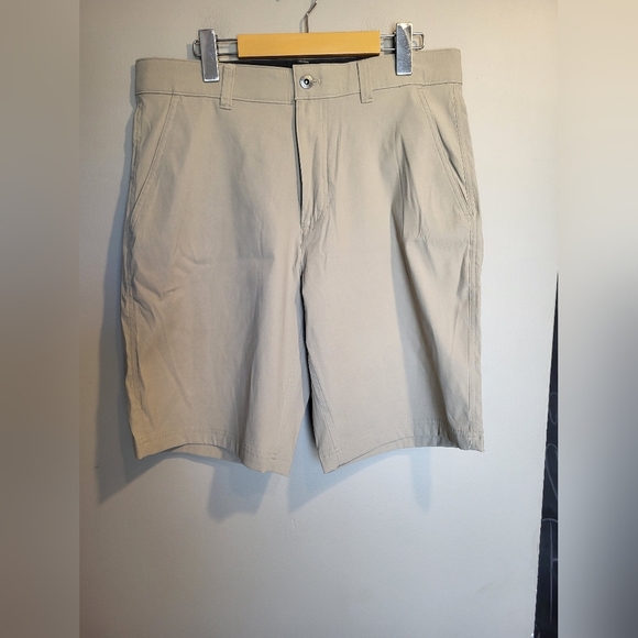 NEW- Eddie Bauer Men's Tan Flat Front Shorts, Size 32 - Picture 3 of 7
